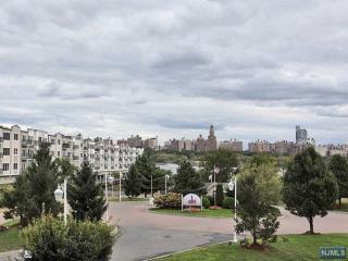 316 The Promenade, Edgewater NJ  07020-2109 exterior