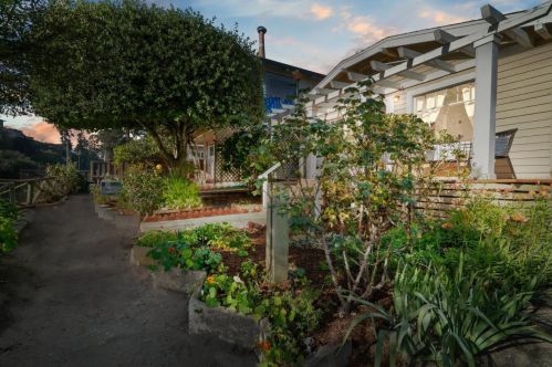 425 Riverview Ave, Capitola CA 95010-2757 exterior