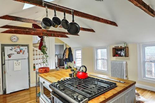 69 Arnold St, Providence RI 02906-1065 exterior