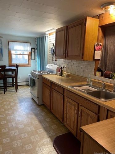 519 Hartford Pike, Killingly CT 06241-1504 exterior