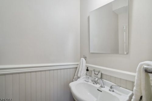 13 Cres, Maplewood NJ 07040-2708 exterior