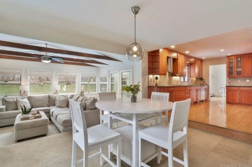 8 Stonehedge Rd, Norwalk CT 06851-1229 exterior