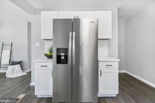 18 Mapledale Ave, Glen Burnie MD 21061-1938 exterior