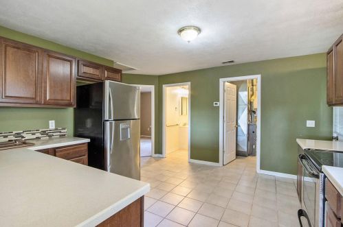 5104 E Ave, Kalamazoo, MI 49009-9006