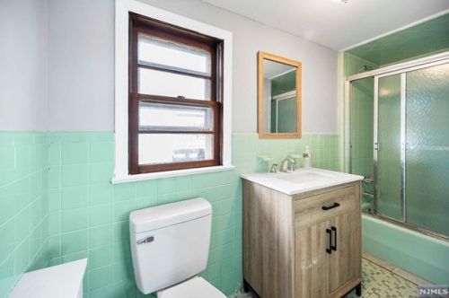 140 Clinton Pl, East Rutherford NJ 07073-1723 exterior