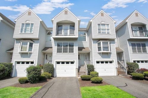 54 Castlegate Dr, Springfield MA 01129-1296 exterior