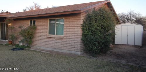 4824 Red Wolf Dr, Tucson AZ 85742-8968 exterior