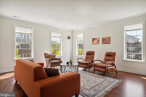 301 Admirals Way, Philadelphia PA  19146-5213 exterior