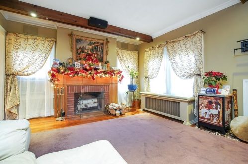 58 Eckington St, Springfield, MA 01108-2837