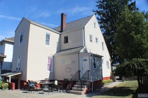 22 Forest Ave, Teaneck NJ 07666-5752 exterior