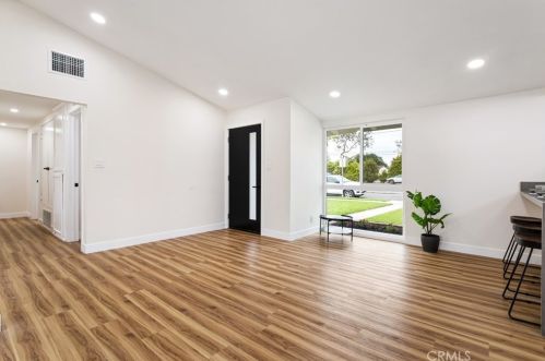 518 Orangethorpe Ave, Fullerton CA  92832-2803 exterior