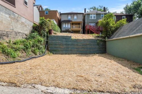 511 Shelbourne Ave, Pittsburgh PA 15221-2617 exterior