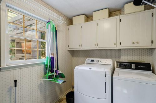 305 Drummen Ct, Atlanta GA 30328-2658 exterior