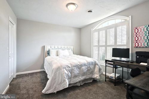 813 Middle St, Hanover PA 17331-2031 exterior