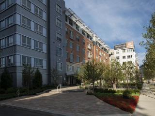 160 Cambridgepark Dr, Cambridge MA  02140-2324 exterior