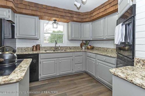 13311 Blackwood Dr, Dewitt MI 48820-8103 exterior