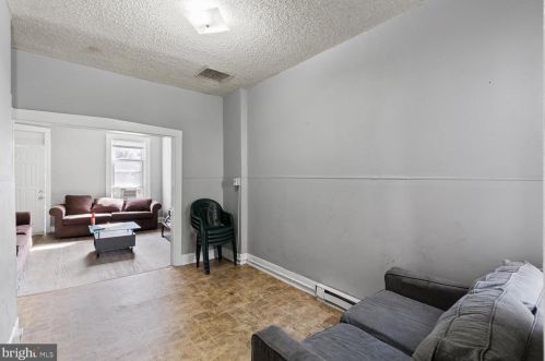 64 Locust St, Lancaster PA 17602-3635 exterior