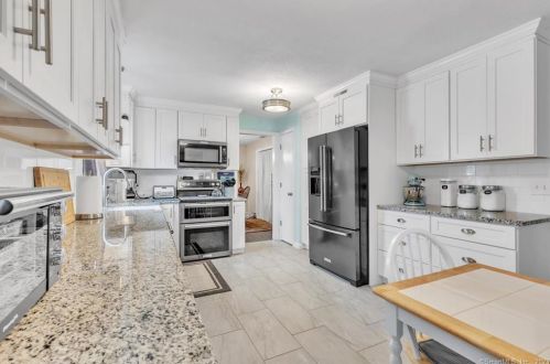 27 Ryefield, Enfield CT 06082-3935 exterior