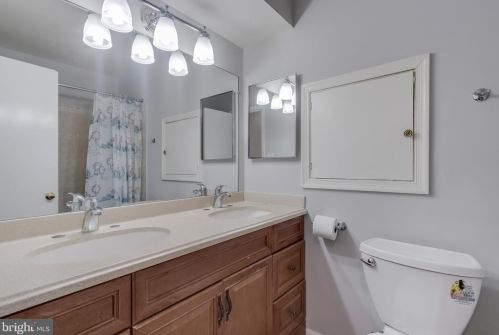 8717 Liberty Ln, Rockville MD 20854-3638 exterior