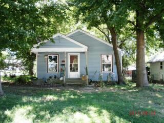 800 Della St, Springfield MO  65803-1212 exterior