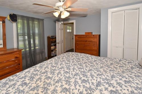 20 Grand St, Enfield CT 06082-4627 exterior