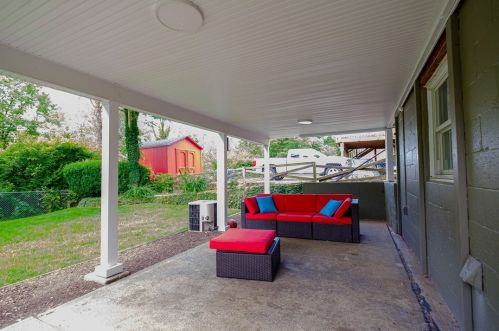 1284 Raven Dr, Pittsburgh PA  15243-1242 exterior