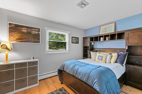 2415 Rochelle Ave, Milwaukee WI 53209-2624 exterior