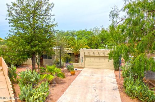 7448 Rio Verde Dr, Tucson, AZ 85715-3535