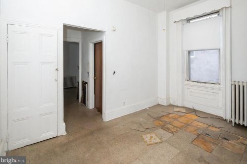 1637 Girard Ave, Philadelphia PA 19130-1514 exterior