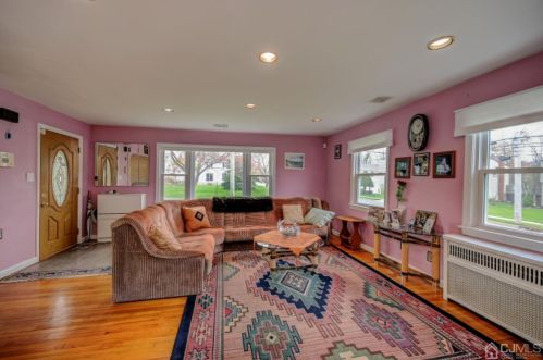 114 Pacific St, Edison, NJ 08817-4467