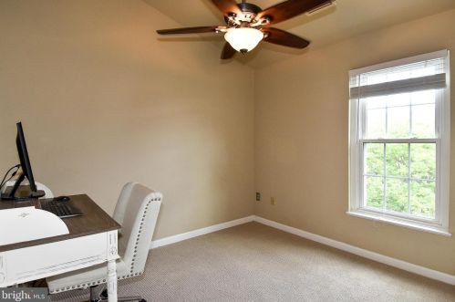 7458 Gadsby Sq, Alexandria VA 22315-5288 exterior