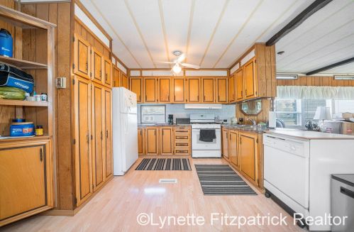 13915 West St, Cedar Springs, MI 49319-9475