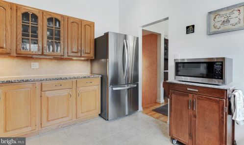 9208 Frst Hvn Dr, Alexandria VA 22309-3216 exterior