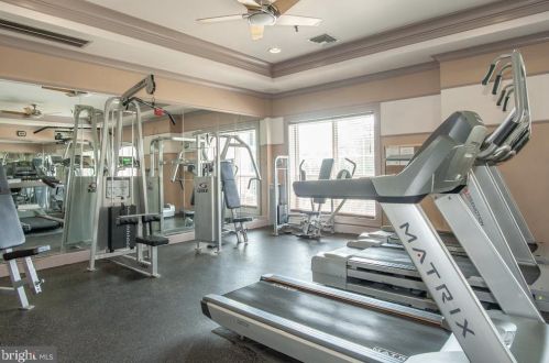 4852 Eisenhower Ave, Alexandria VA 22304-4885 exterior