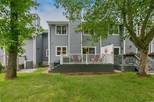 156 Alicia Dr, Babylon NY 11703-4035 exterior