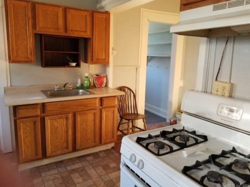 73 Prospect St, New Britain CT  06051-2524 exterior