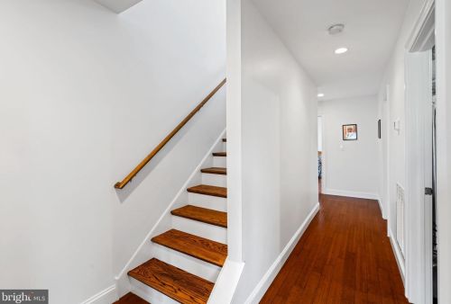 985 6th St, Philadelphia PA  19123-1405 exterior