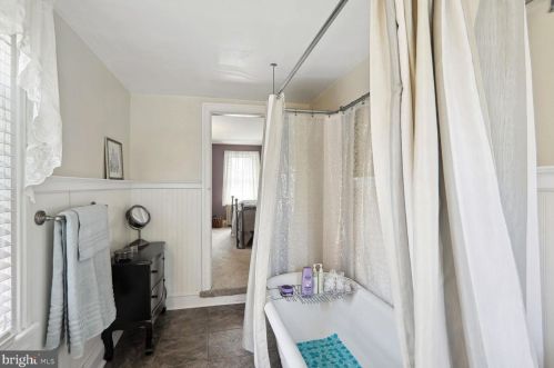 407 Howard St, Riverton NJ 08077-1328 exterior