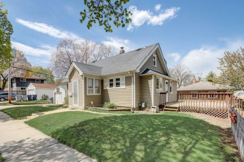 3675 85th St, Milwaukee, WI 53228-1507