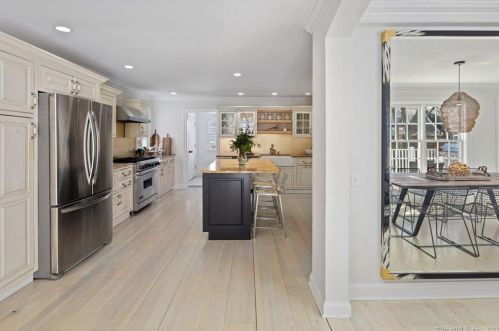 42 Danbury Ave, Westport CT  06880-6821 exterior