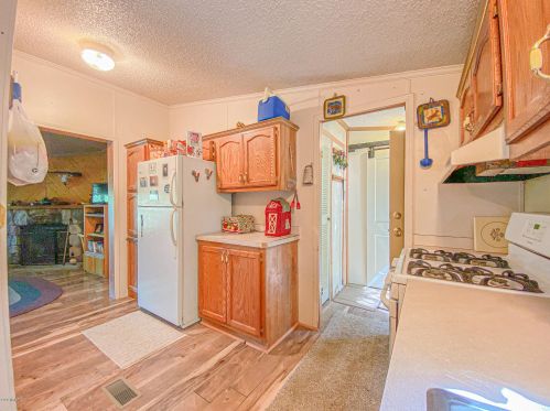 64630 Cassopolis Rd, Cassopolis MI 49031-8561 exterior