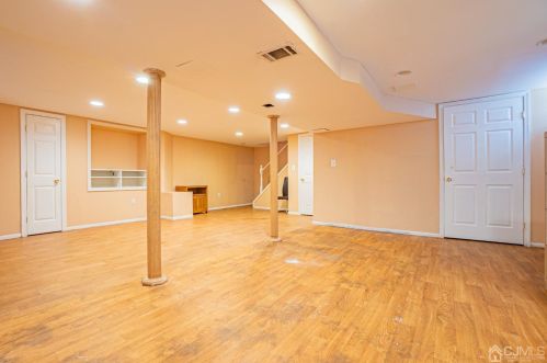 35 Sandalwood Dr, Edison NJ 08820-1249 exterior