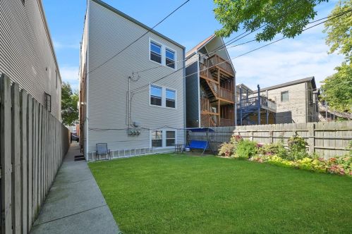 2943 Fairfield Ave, Chicago IL 60625-2719 exterior