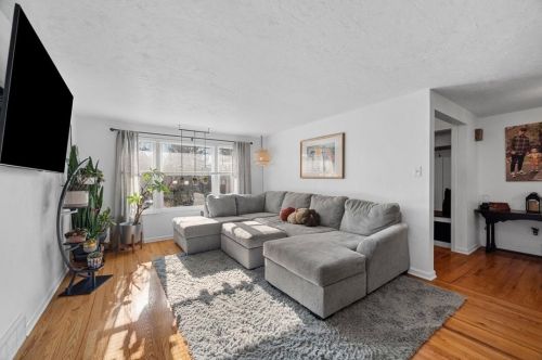 1300 Blue Jay Dr, Pittsburgh PA  15243-1206 exterior