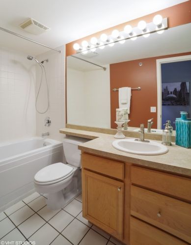 500 Clinton St, Chicago IL  60607-4301 exterior