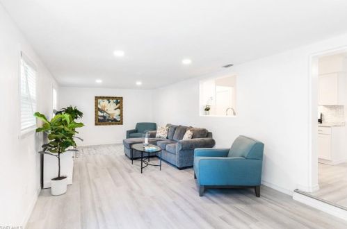 1096 Rordon Ave, Naples FL 34103-4577 exterior