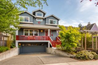 5050 38th Ave, Seattle WA  98105-3023 exterior