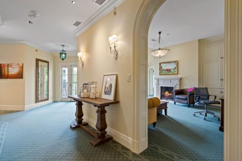 9303 Vly Hl Rd, Milwaukee WI 53217-1039 exterior