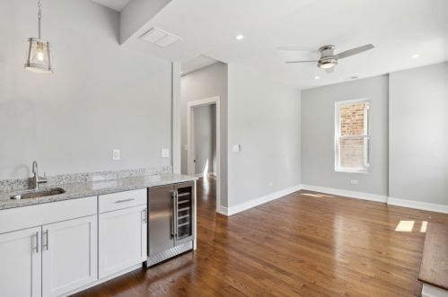 4812 Forrestville Ave, Chicago IL 60653-3425 exterior