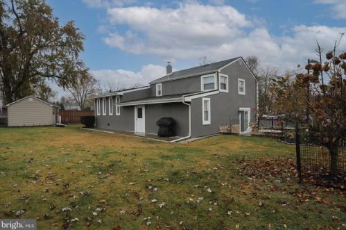 18 Trinity Ln, Blenheim NJ exterior